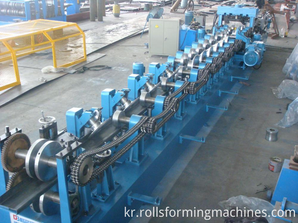 C Z 가변 풀린 롤 성형 기계 C Z U Purlin Steel Cold Roll Forming Unit